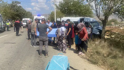 Manisa Alaşehir'de işçi servisi ağaca çarptı: 14 yaralı