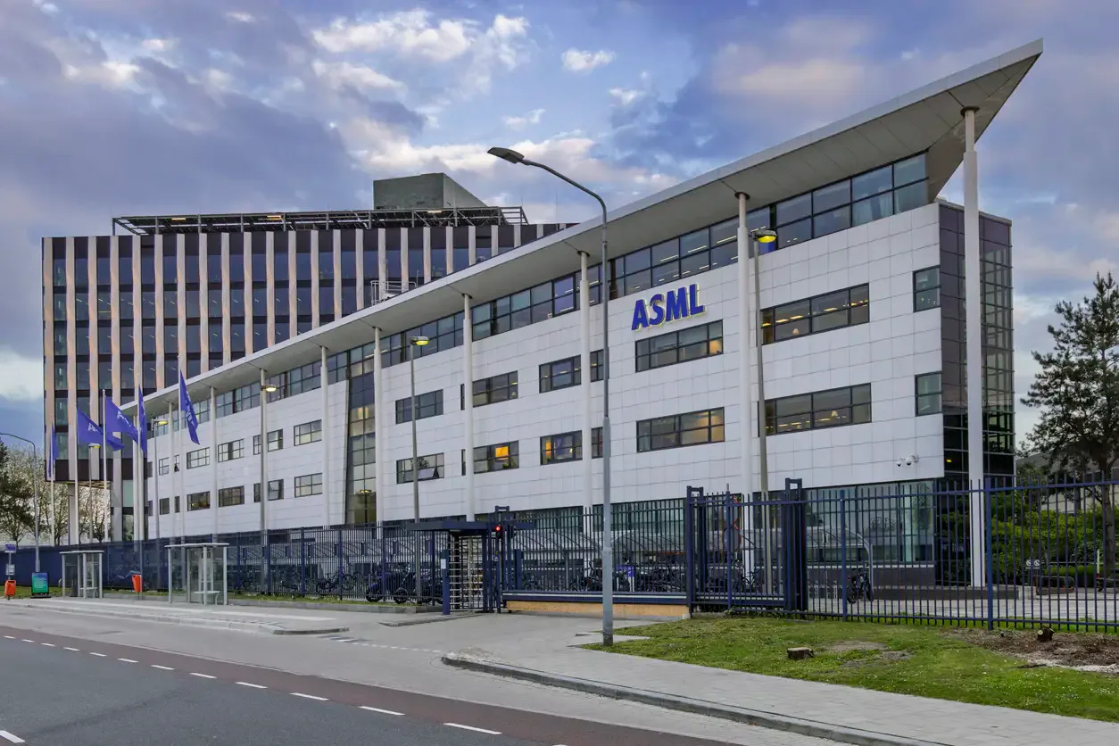 Çip Savaşlarında Yeni Kriz: ABD'den ASML'ye EUV Makinesi İddiası Çip Savaşlarında Yeni Kriz: ABD'den ASML'ye EUV Makinesi İddiası