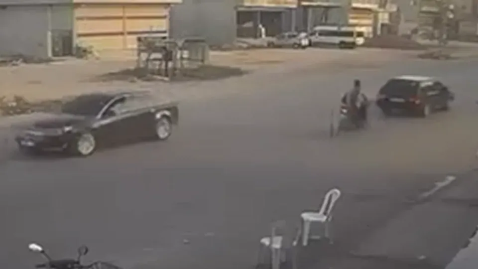 Adana Güzel Evler Mahallesi'nde Trafik Kazası: 1 Ağır Yaralı görseli