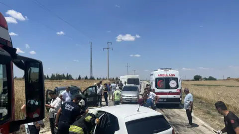 Tekirdağ Çorlu'da Kafa Kafaya Çarpışma: 1'i Ağır 2 Yaralı