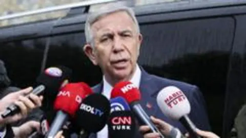Mansur Yavaş CHP'den ayrıldı: 'Siyasi yoluma bağımsız devam edeceğim'