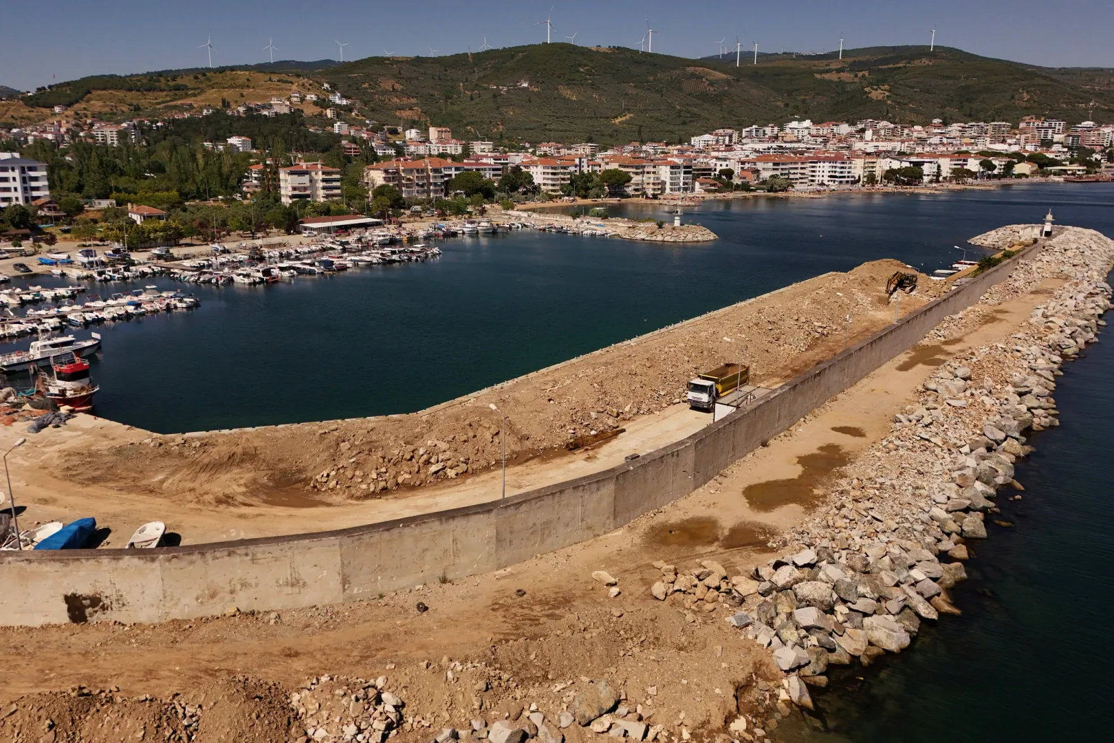 Armutlu Limanı'nda 2026 Balıkçılık Sezonu Öncesi Güçlendirme Çalışmaları Sürüyor Armutlu Limanı'nda 2026 Balıkçılık Sezonu Öncesi Güçlendirme Çalışmaları Sürüyor