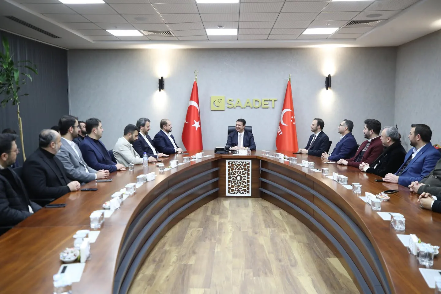 AGD Genel Başkanı Salih Turhan, Saadet Partisi Genel Başkanı Mahmut Arıkan'ı Ziyaret Etti AGD Genel Başkanı Salih Turhan, Saadet Partisi Genel Başkanı Mahmut Arıkan'ı Ziyaret Etti