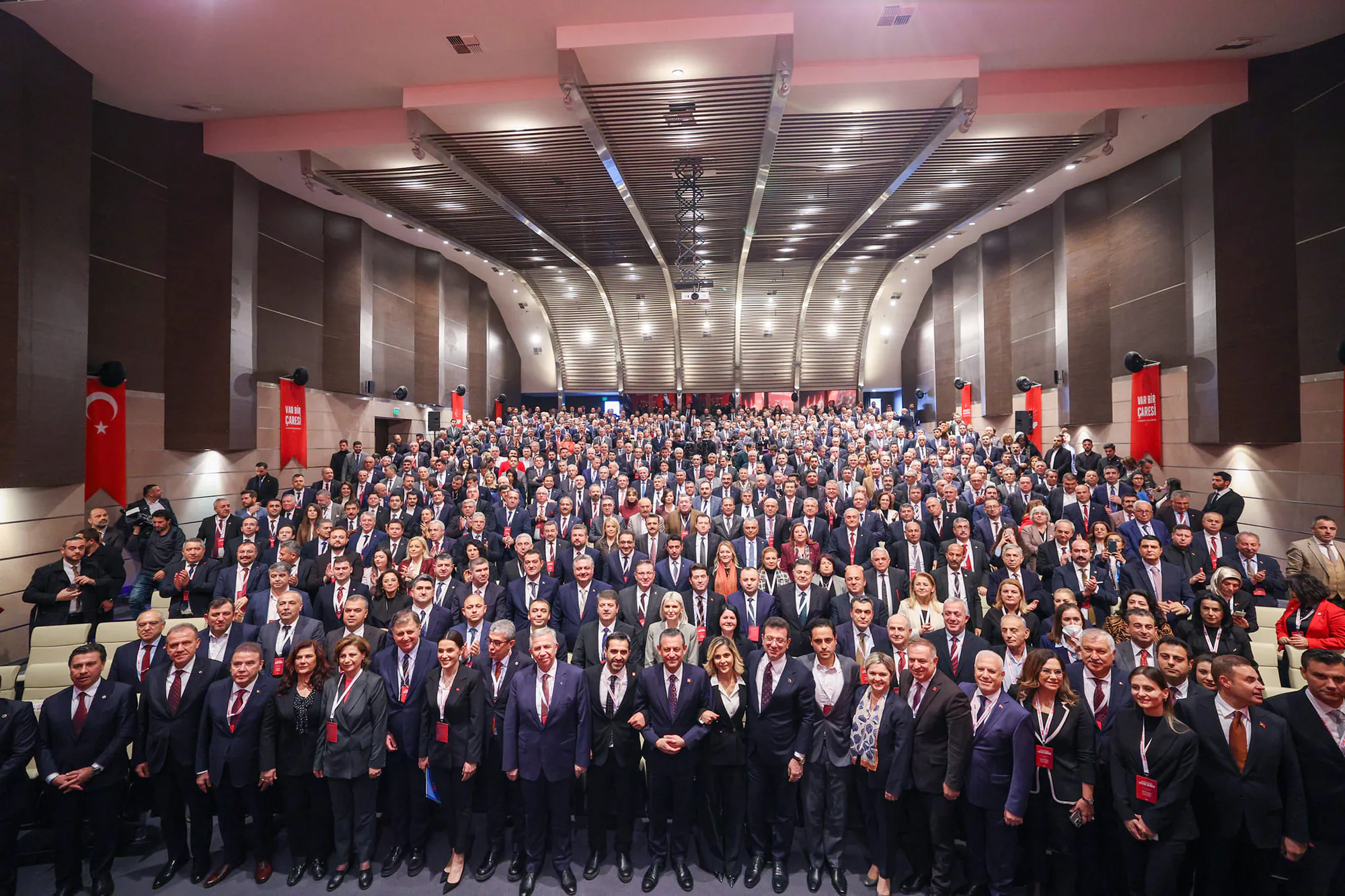 Türkiye'deki Belediye Başkanları Halkla Dayanışma İçinde Türkiye'deki Belediye Başkanları Halkla Dayanışma İçinde