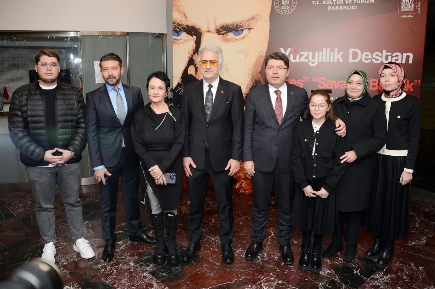 Adalet ve Sanat Buluşması: 12 Öfkeli Tiyatrosu İzleyicilerle Buluştu Adalet ve Sanat Buluşması: 12 Öfkeli Tiyatrosu İzleyicilerle Buluştu