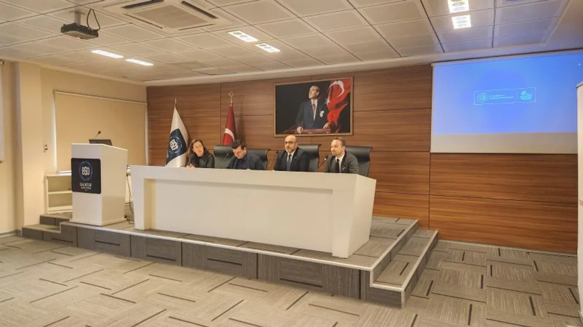 Geleceğe Hazırlanan KOBİ'ler İçin Dijital Dönüşüm Programı Geleceğe Hazırlanan KOBİ'ler İçin Dijital Dönüşüm Programı