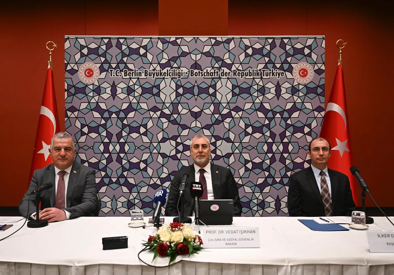 Çalışma ve Sosyal Güvenlik Bakanı Almanya'yı Ziyaret Etti Çalışma ve Sosyal Güvenlik Bakanı Almanya'yı Ziyaret Etti
