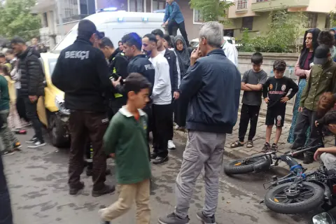Bingöl'de ticari taksi bisiklete çarptı: 2 yaralı, sürücü tutuklandı