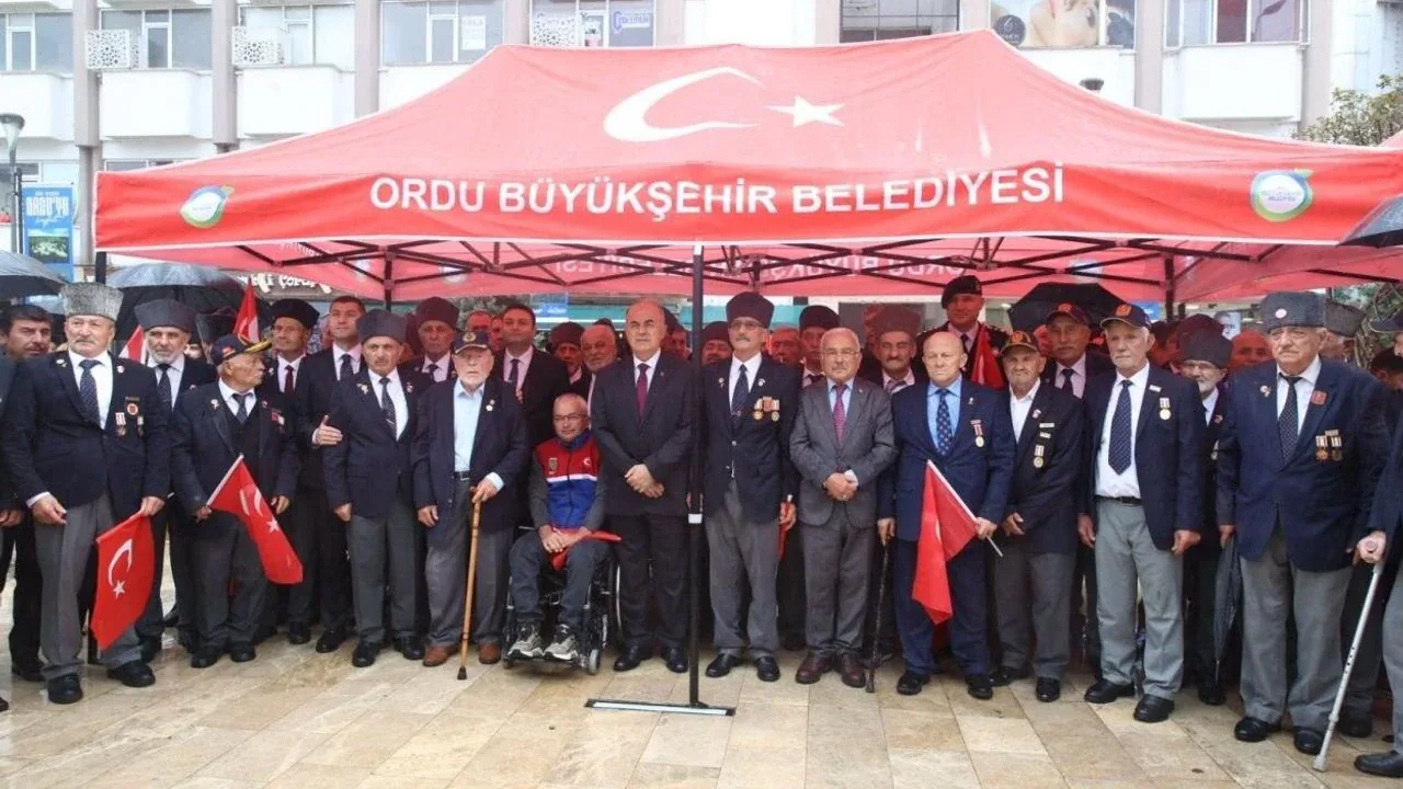 Ordu'da 19 Eylül Gaziler Günü yürüyüş ve mehteran gösterisiyle kutlandı Ordu'da 19 Eylül Gaziler Günü yürüyüş ve mehteran gösterisiyle kutlandı