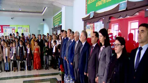 Türkmenistan'da En Başarılı Öğrenci ve Öğretmenler Ödüllendirildi