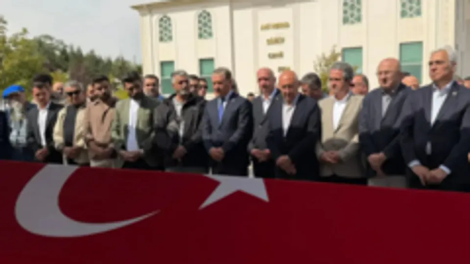 AYM önünde intihar eden emekli polis Ali Şekeroğlu son yolculuğuna uğurlandı görseli