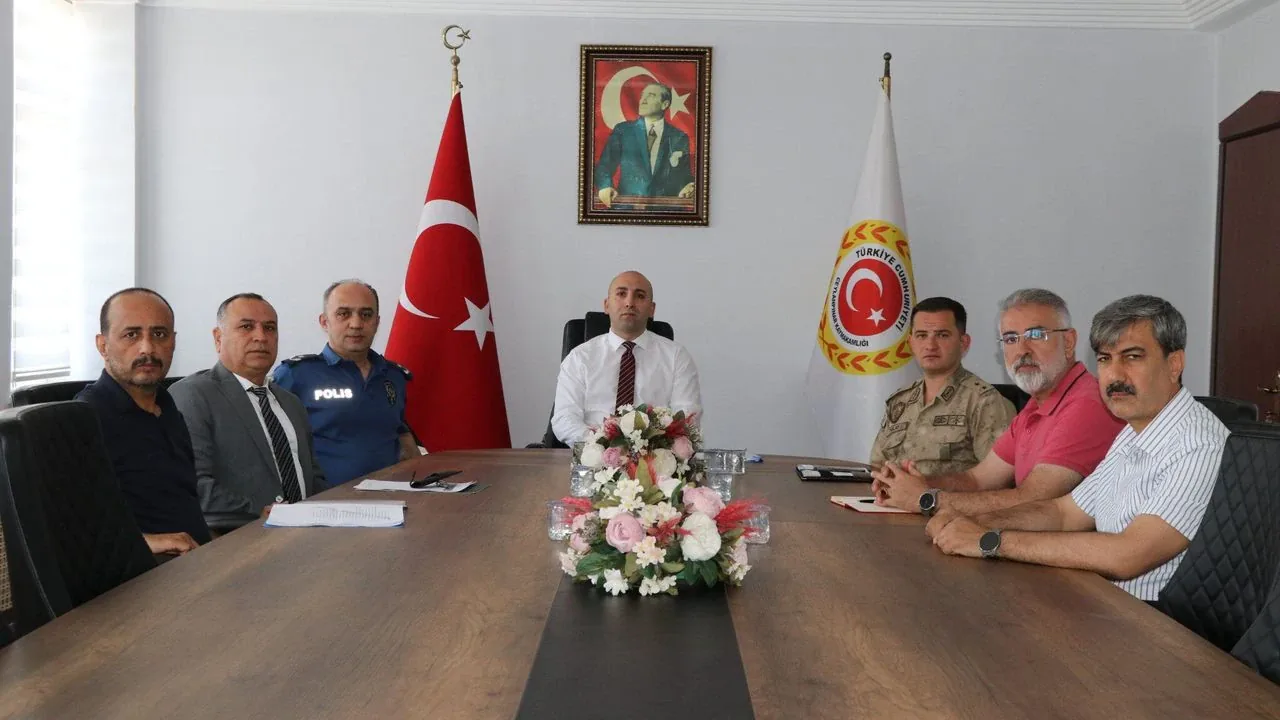 Ceylanpınar'da LGS Öncesi Kritik Önlemler: Sınav Güvenliği Masaya Yatırıldı Ceylanpınar'da LGS Öncesi Kritik Önlemler: Sınav Güvenliği Masaya Yatırıldı