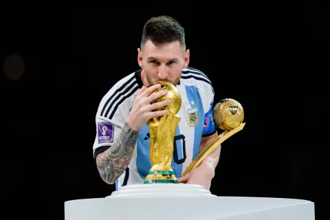 Johan Derksen'den Lionel Messi'ye Sert Eleştiri: 'Yüceltme Kültürü' Tepkisi