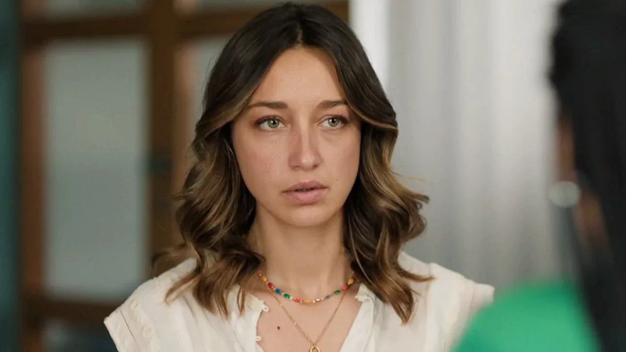 Zodiaque Geri Döndü: TF1'in Efsane Yaz Dizisinde Zoï Sévérin Sürprizi Zodiaque Geri Döndü: TF1'in Efsane Yaz Dizisinde Zoï Sévérin Sürprizi