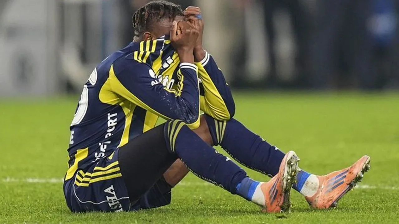 Fenerbahçe'den 5 Futbolcu İçin Sağlık Açıklaması: Livakovic 3 Hafta Yok Fenerbahçe'den 5 Futbolcu İçin Sağlık Açıklaması: Livakovic 3 Hafta Yok