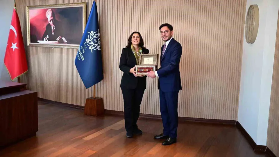 Özlem Çerçioğlu, Mehmet Kemal Yazıcıoğlu'nu makamında ağırladı: "Valimizi saygıyla anıyoruz" görseli
