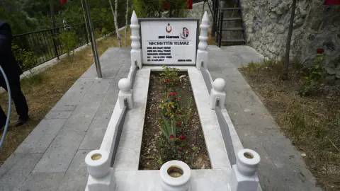Şehit Öğretmen Necmettin Yılmaz Kabri Başında Dualarla Anıldı