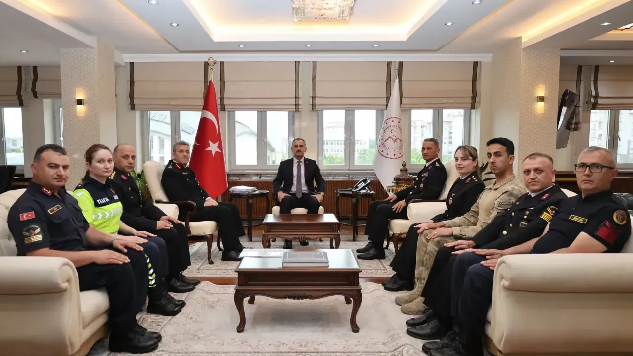 Jandarma'nın 187 Yıllık Gücü: Vali Bozkurt'tan Teknolojik İmkânlara Tam Not Jandarma'nın 187 Yıllık Gücü: Vali Bozkurt'tan Teknolojik İmkânlara Tam Not