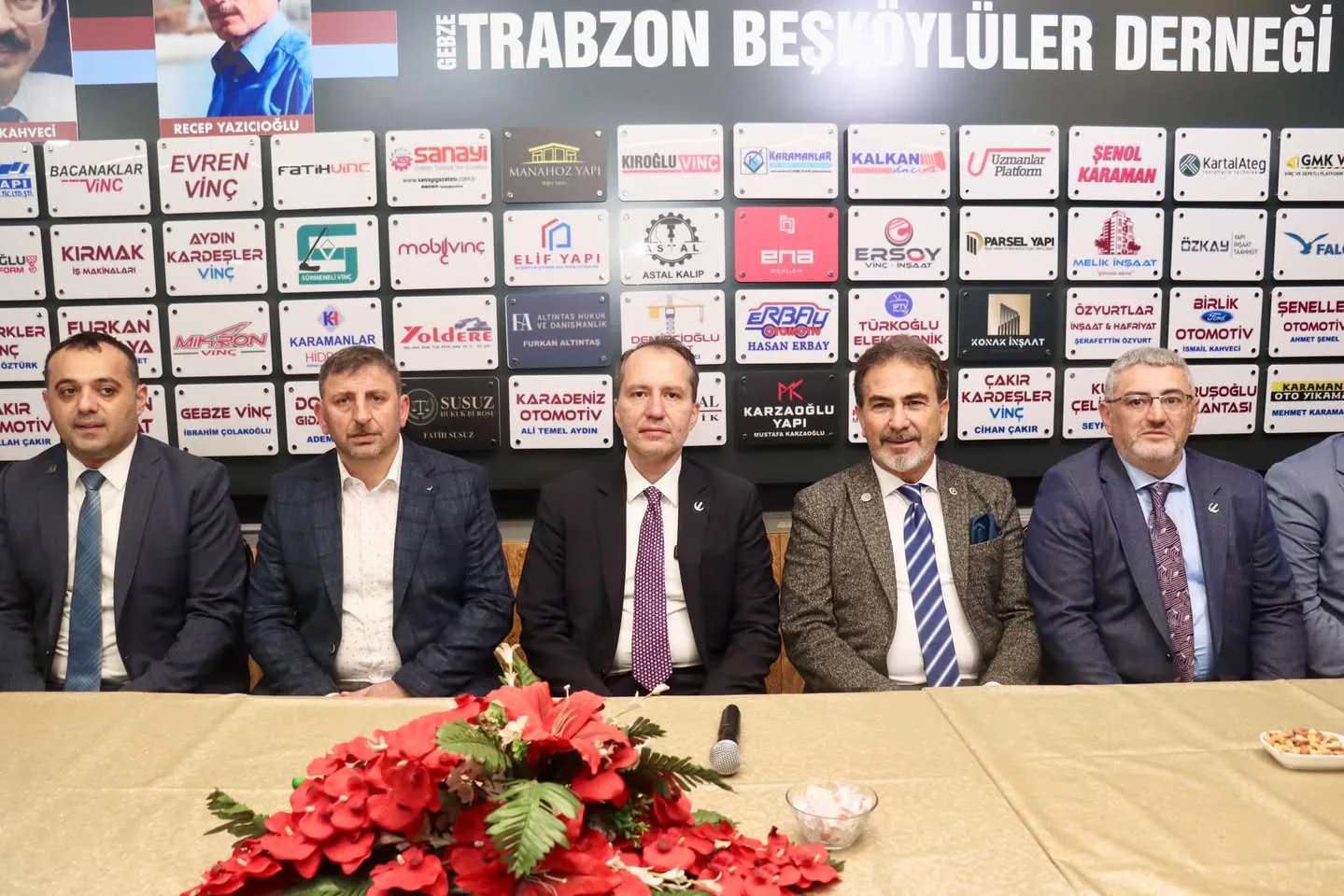 Yeniden Refah Partisi Genel Başkanı Fatih Erbakan, Trabzon Beşköylüler Derneği'ni Ziyaret Etti Yeniden Refah Partisi Genel Başkanı Fatih Erbakan, Trabzon Beşköylüler Derneği'ni Ziyaret Etti
