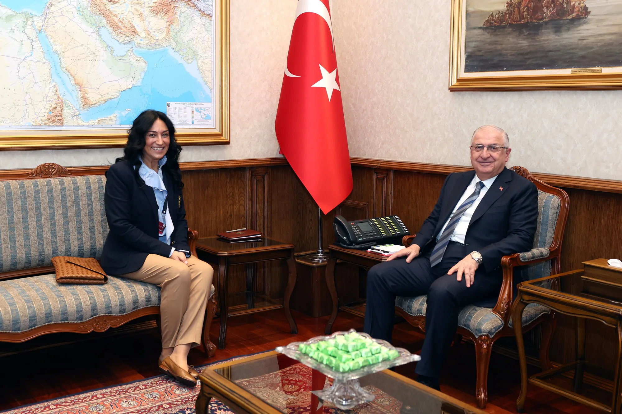 Türkiye'nin Millî Savunma Bakanı Yaşar Güler, Madrid Büyükelçisi Nüket Küçükel Ezberci'yi Kabul Etti Türkiye'nin Millî Savunma Bakanı Yaşar Güler, Madrid Büyükelçisi Nüket Küçükel Ezberci'yi Kabul Etti