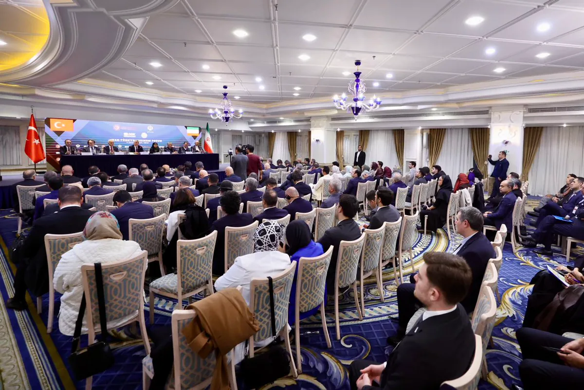 Türkiye ve İran, Ekonomik İlişkilerini Güçlendirmek Amacıyla Forum Düzenledi Türkiye ve İran, Ekonomik İlişkilerini Güçlendirmek Amacıyla Forum Düzenledi