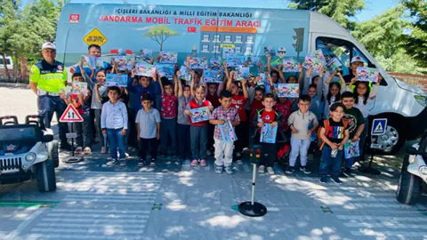 Konya'da Binlerce Kişiye Jandarmadan Trafik Güvenliği Eğitimi