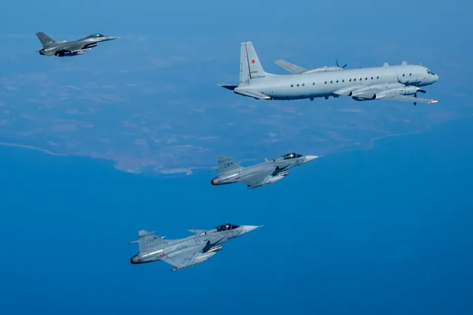 Rus Savaş Uçakları İsveç Hava Sahasını Zorladı: Sınırda Kritik Yaklaşma görseli