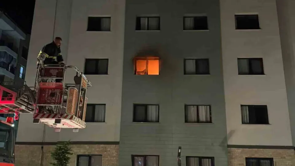 Adıyaman'da bina yangını: 2 kişi dumandan etkilendi görseli