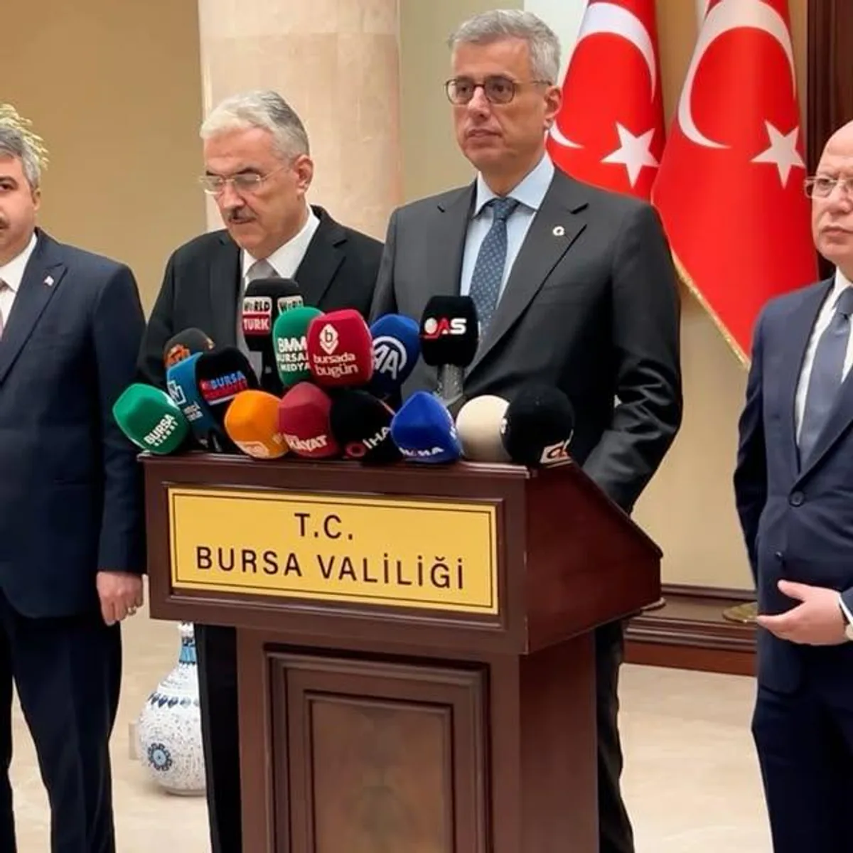 Bursa Adliyesi'nde Silahlı Saldırı: 2 Ölü, 2 Ağır Yaralı Bursa Adliyesi'nde Silahlı Saldırı: 2 Ölü, 2 Ağır Yaralı