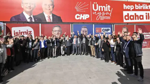 CHP'de İstifa Hareketliliği: Yeni Parti İçin Somut Adımlar Başladı CHP'de İstifa Hareketliliği: Yeni Parti İçin Somut Adımlar Başladı