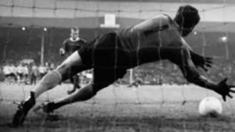 Futbolda Penaltı Atışlarının Tarihi: Kura Yönteminden Dramatik Finalle