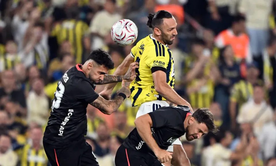 Beşiktaş, Kadıköy'de Fenerbahçe'yi 2-1 yendi: Süper Lig'de zor deplasman zaferi görseli