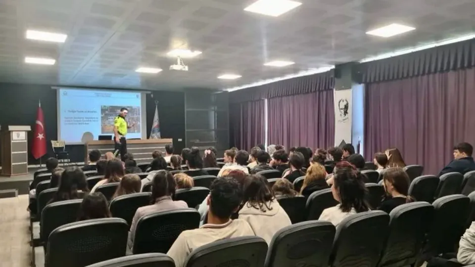 Bozüyük'te Geleceğin Sürücüleri İçin Kritik Eğitim: Trafik Bilinci Artırılıyor görseli