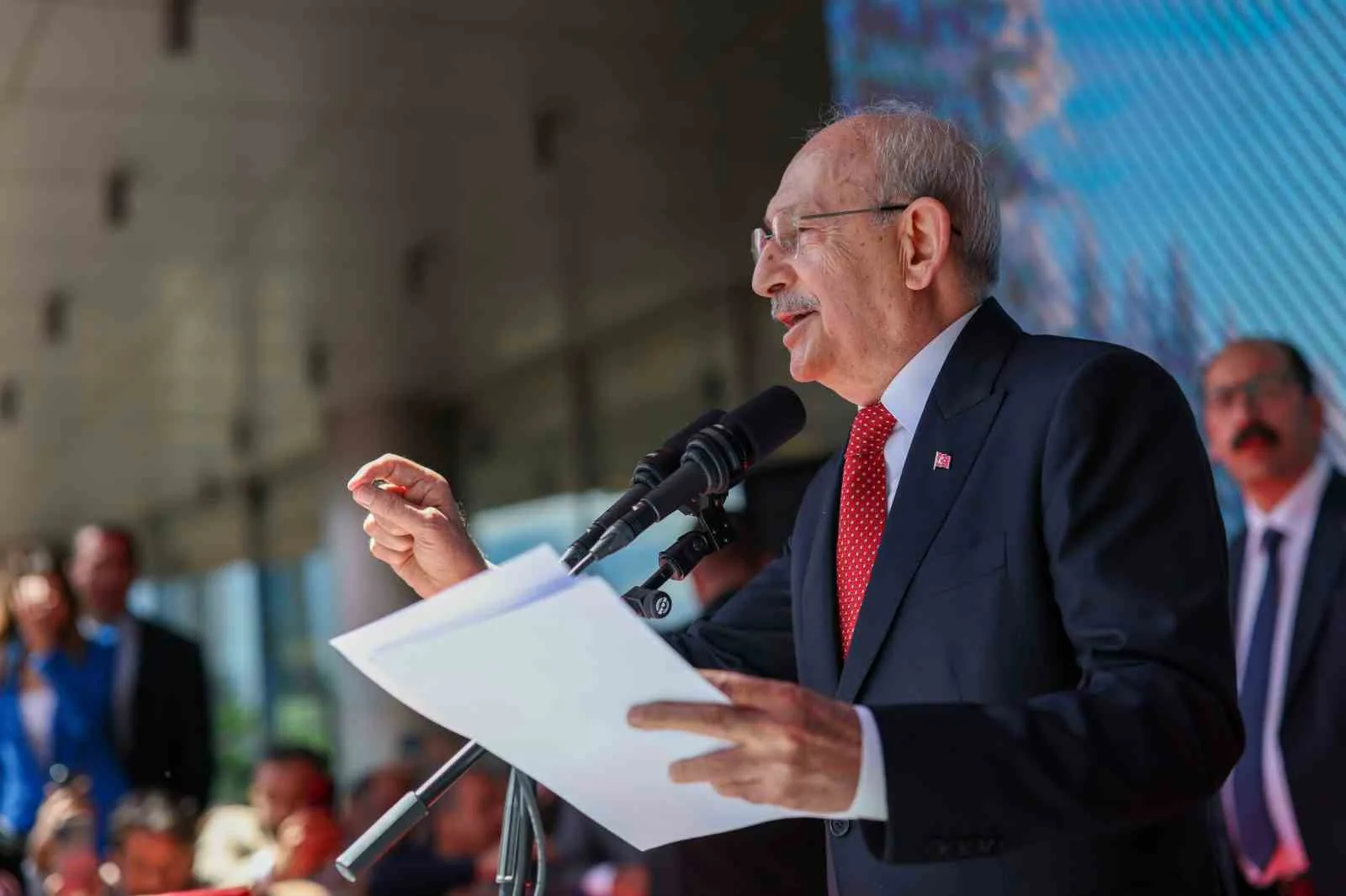 Kılıçdaroğlu'ndan Kritik Mekan Değişikliği: 'Baba Ocağı'nda Sükunet Çağrısı Kılıçdaroğlu'ndan Kritik Mekan Değişikliği: 'Baba Ocağı'nda Sükunet Çağrısı