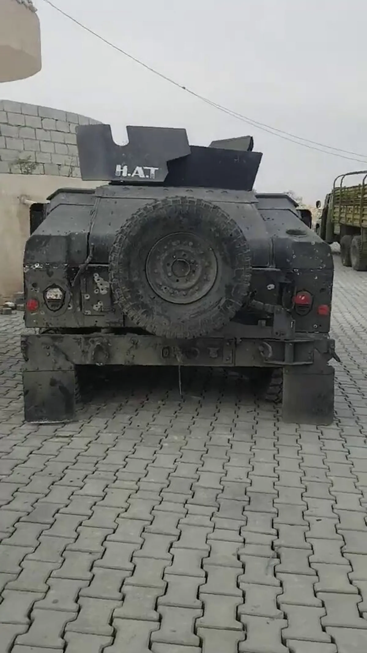 Suriye Milli Ordusu, PKK YPG'ye Ait Bir Zırhlı Aracı Ele Geçirdi Suriye Milli Ordusu, PKK YPG'ye Ait Bir Zırhlı Aracı Ele Geçirdi