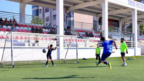 Buca Belediyesi’nden Ücretsiz Futbol Okullu: 2015-2018 Yaş Grubu Eğitimlere Başladı