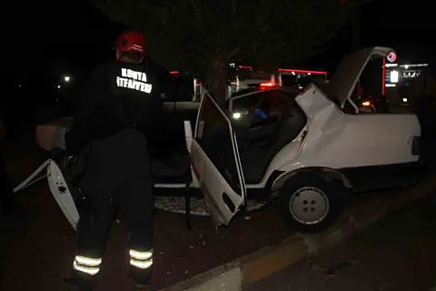 Beyşehir'de ağaca çarpan aracın sürücüsü hayatını kaybetti