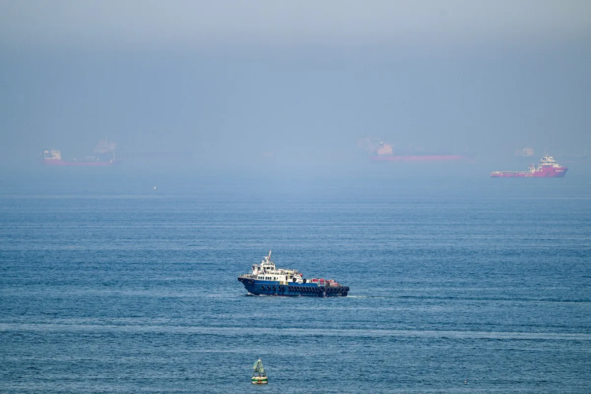 Hormuz Boğazı'nda tankere bilinmeyen mermi isabet etti: 2 yaralı, UKMTO uyardı Hormuz Boğazı'nda tankere bilinmeyen mermi isabet etti: 2 yaralı, UKMTO uyardı