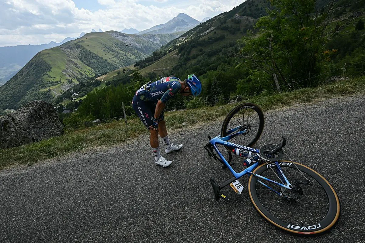 Tour de France'ta İlan Van Wilder Şoku: Belçikalı Bisikletçi Yarışı Bırakmak Zorunda Kaldı Tour de France'ta İlan Van Wilder Şoku: Belçikalı Bisikletçi Yarışı Bırakmak Zorunda Kaldı