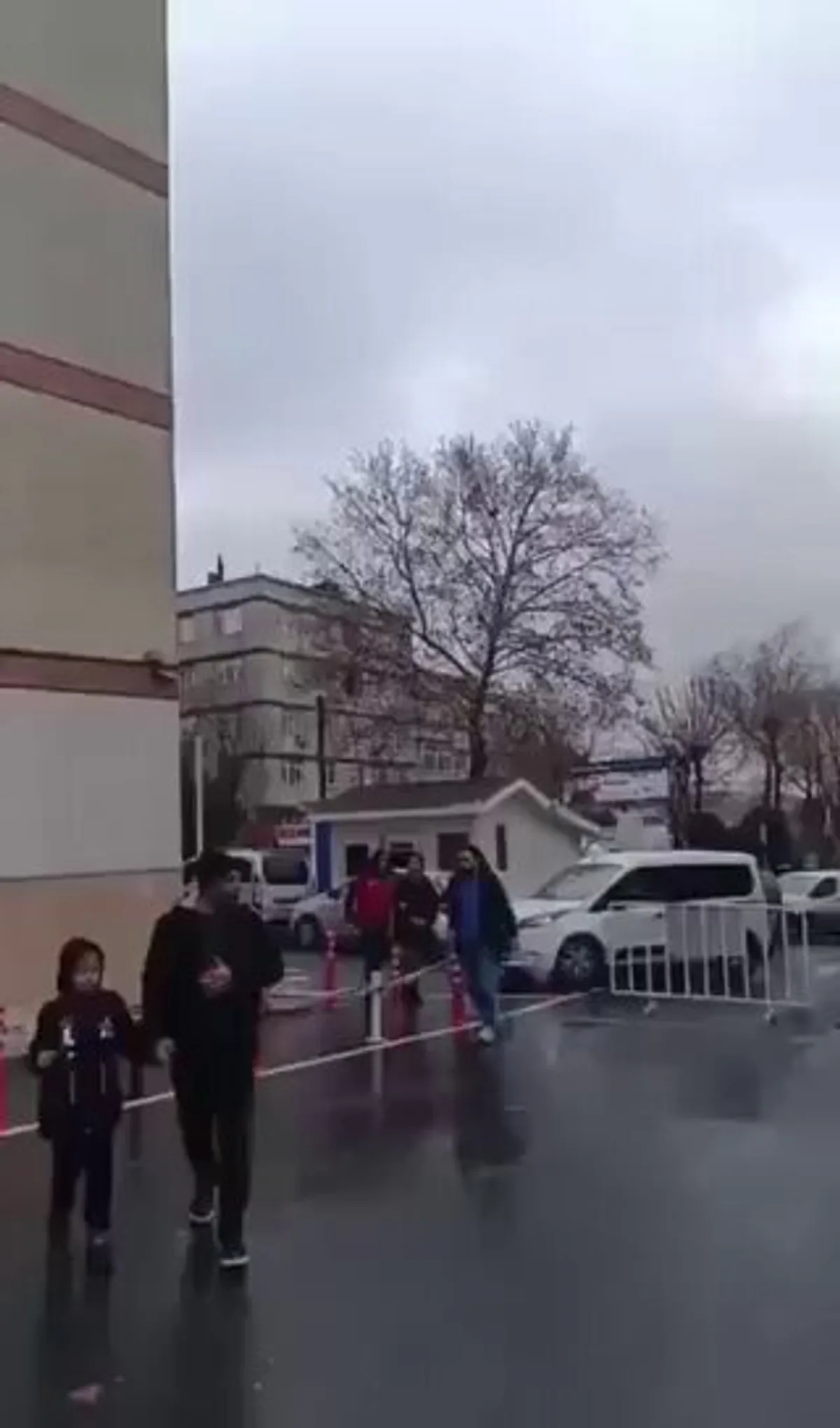 Gazeteci Özlem Gürses Kelepçelenerek Mahkemeye Sevk Edildi Gazeteci Özlem Gürses Kelepçelenerek Mahkemeye Sevk Edildi
