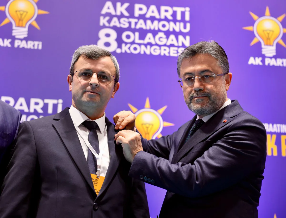 Kastamonu İl Genel Meclisi Üyesi Mehmet Tulumoğlu, CHP'den ayrılarak AK Parti'ye katıldı Kastamonu İl Genel Meclisi Üyesi Mehmet Tulumoğlu, CHP'den ayrılarak AK Parti'ye katıldı