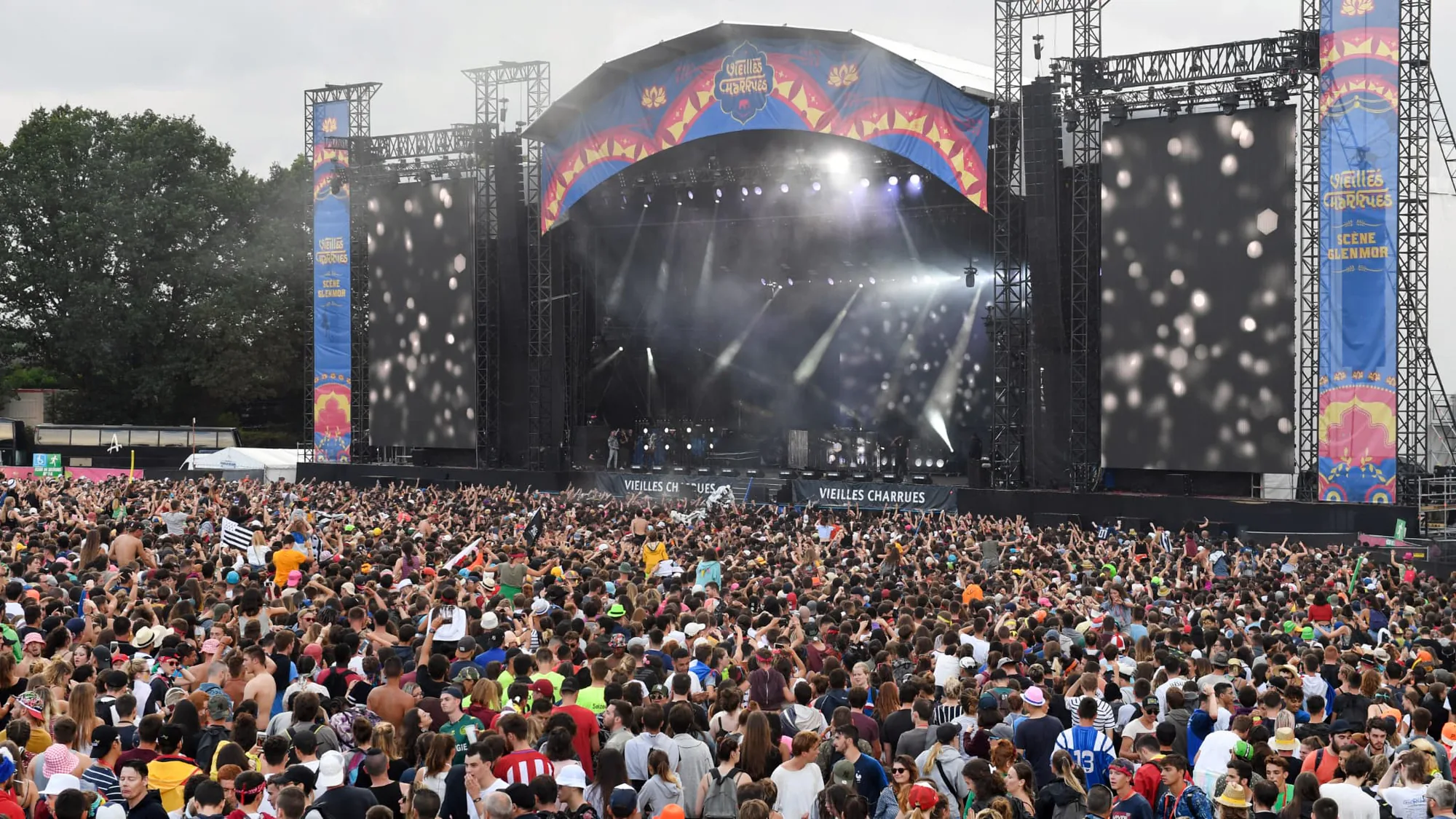 Vieilles Charrues Festivali'nde Hava Alarmı: Carhaix'de Şiddetli Fırtına Vieilles Charrues Festivali'nde Hava Alarmı: Carhaix'de Şiddetli Fırtına