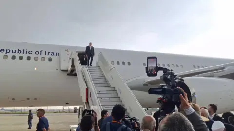 Pezeshkian BRICS Zirvesi için Yeni Delhi'de: Çabahar ve Bölgesel Güvenlik Ana Gündem Pezeshkian BRICS Zirvesi için Yeni Delhi'de: Çabahar ve Bölgesel Güvenlik Ana Gündem