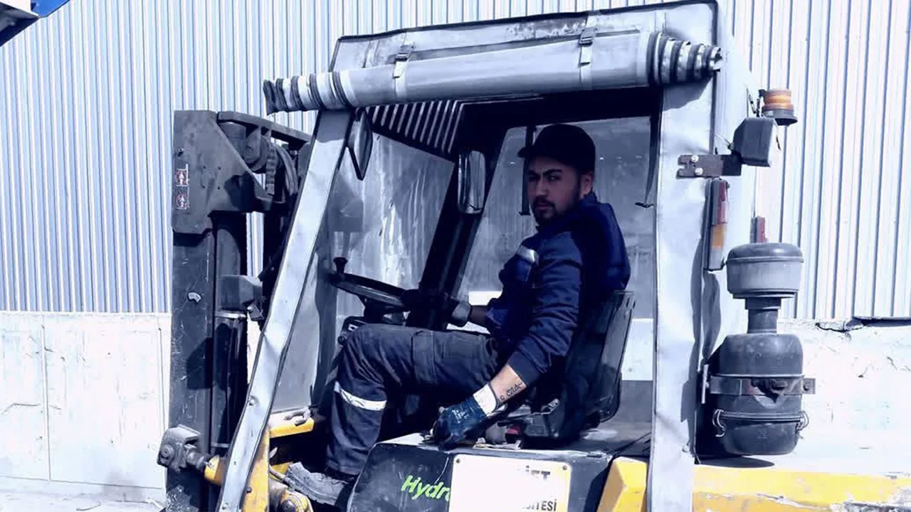 Kastamonu Cide'de İş Kazası: Forklift Şarampole Yuvarlandı, 1 İşçi Öldü Kastamonu Cide'de İş Kazası: Forklift Şarampole Yuvarlandı, 1 İşçi Öldü
