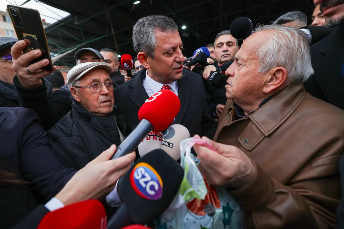 CHP'nin İktidar Eleştirisi Sıhhiye Pazarı'nda Yükseldi CHP'nin İktidar Eleştirisi Sıhhiye Pazarı'nda Yükseldi