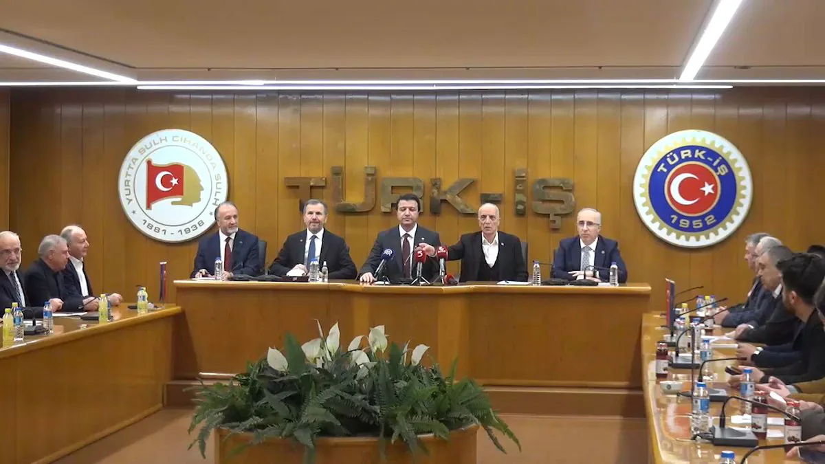 Saadet Partisi Genel Başkanı Mahmut Arıkan, TÜRK-İŞ'i Ziyaret Etti Saadet Partisi Genel Başkanı Mahmut Arıkan, TÜRK-İŞ'i Ziyaret Etti