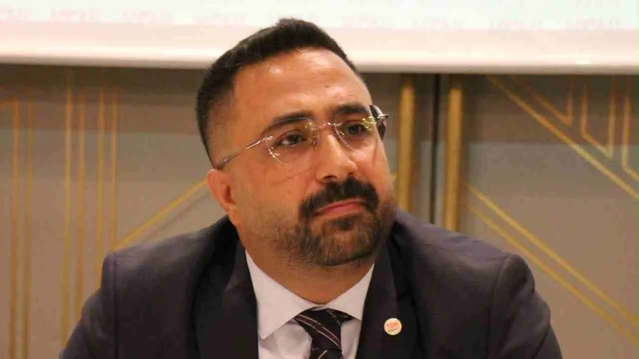 Yeni Parti Şahinbey İlçe Başkan Adayı Hanifi Kaplan: "Ben Kişinin Değil, Örgütün Adayıyım" Yeni Parti Şahinbey İlçe Başkan Adayı Hanifi Kaplan: "Ben Kişinin Değil, Örgütün Adayıyım"
