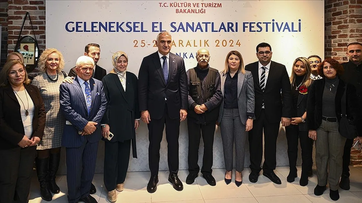 Bakan Ersoy, Geleneksel El Sanatlarının Geleceğe Aktarılmasının Önemini Vurguladı Bakan Ersoy, Geleneksel El Sanatlarının Geleceğe Aktarılmasının Önemini Vurguladı
