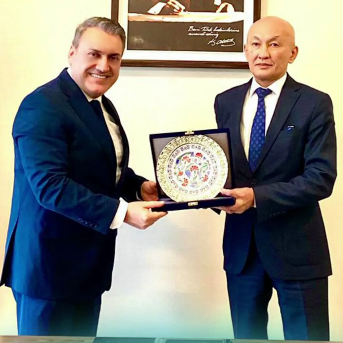 USHAŞ Genel Müdürü Behlül Ünver, Kırgızistan heyetiyle görüştü USHAŞ Genel Müdürü Behlül Ünver, Kırgızistan heyetiyle görüştü