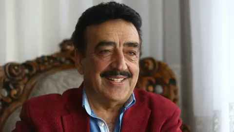 Hakkı Bulut sahne sırasında rahatsızlandı: Hastanede durumu iyi